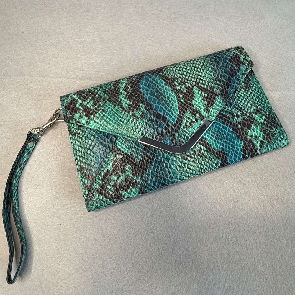 Green Faux Snakeskin Wristlet Clutch Envelope Wallet Silver V Accent Black Teal